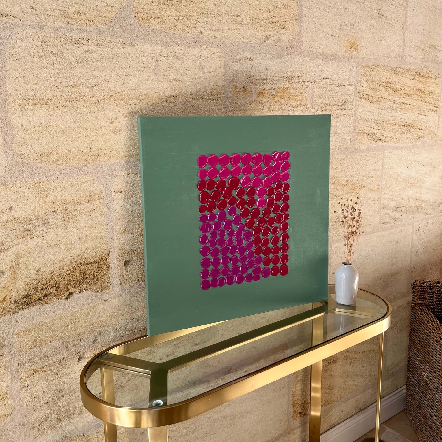 Art texturé, pâte de modelage colorée, dégradé de roses, fond en acrylique vert menthe. Dimensions 60x60cm.