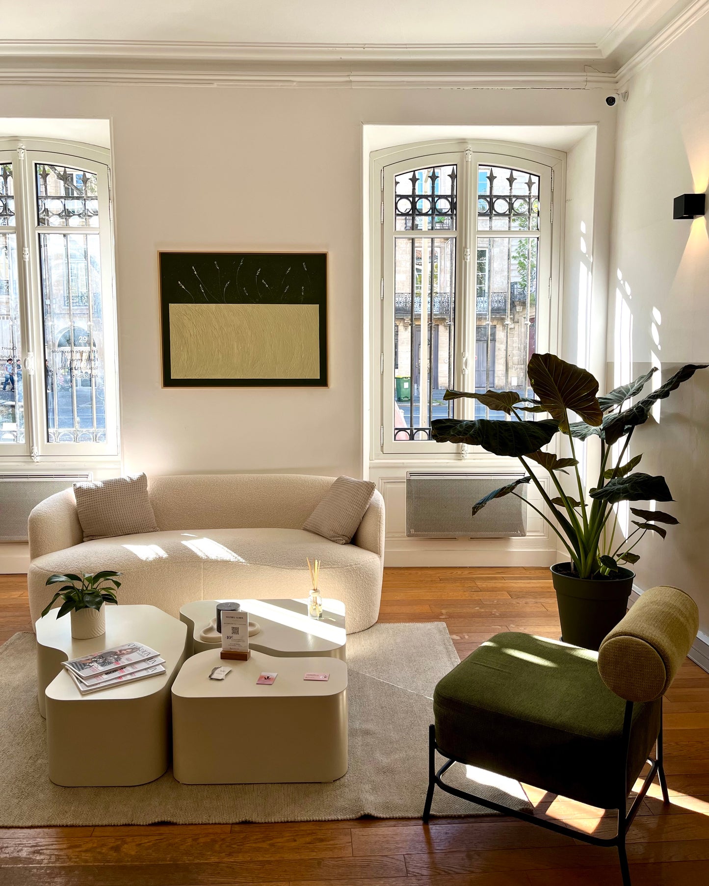 Photo lifestyle tableau Vent d'été chez Lagreelab, un studio de pilates à Bordeaux.